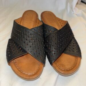 Miz Mooz Jaylene Black Perforated Leather Crossover Slide Sandals Eu41 US 9.5-10